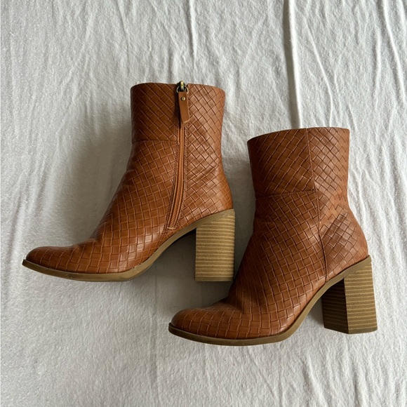 Arden Mid Boot - Picture 2 of 6